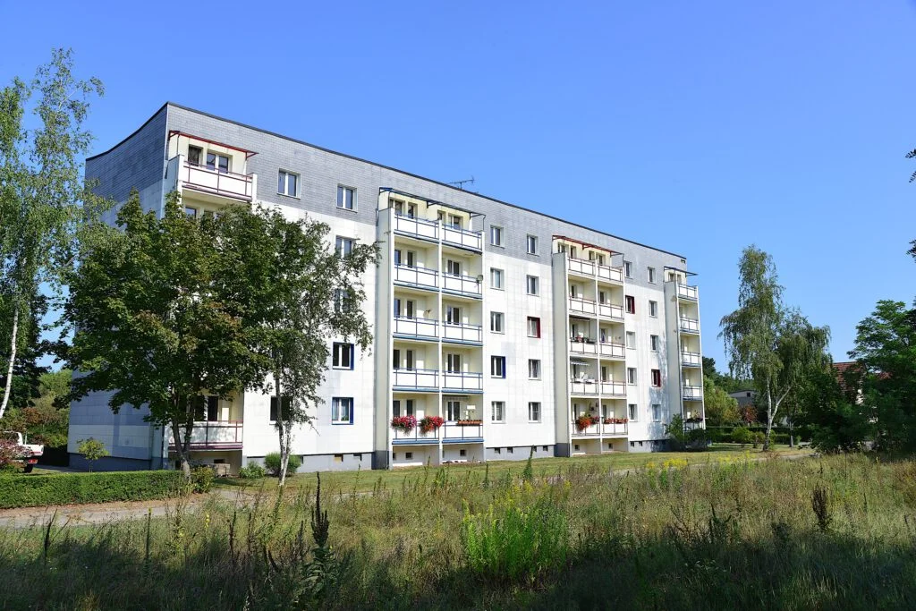 Balkonseite des Wohnhauses Kurt-Fischer-Straße 29–31
