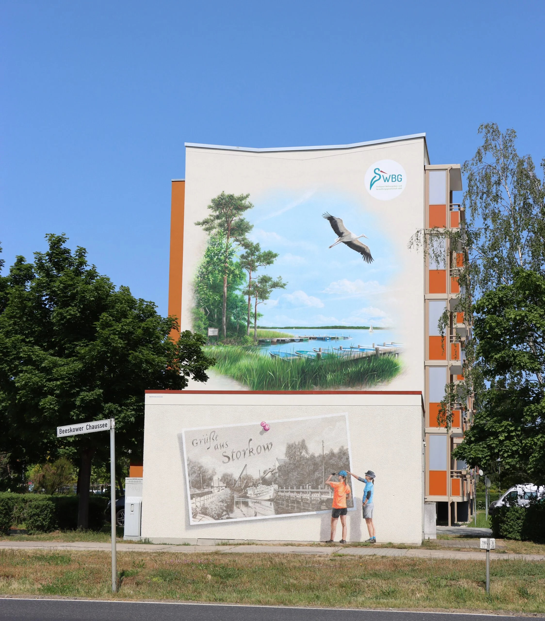 Gestalteter Giebel eines Wohnhauses